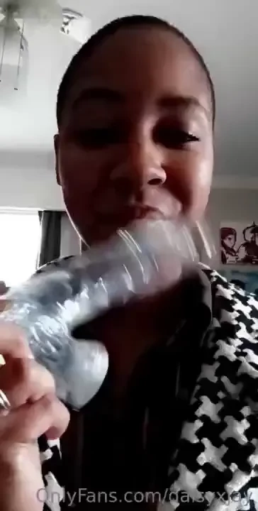 A new toy came in wanna play 