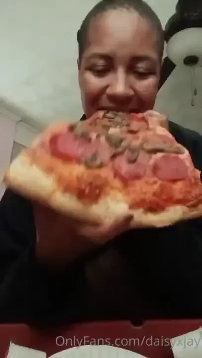 I ve never heard anyone complain about a hot chick eating pizza and 