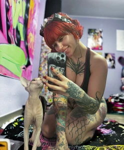 Nya nya kero wants to be in the picture and be a real alien any