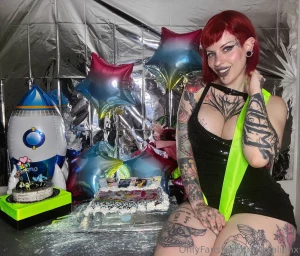 Happy birthday to me who will feed me some cake and cream pie