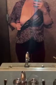 Sexy bathroom calls for this