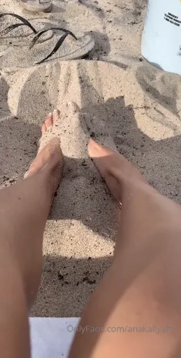 Fetishfriday footfetish feet sand toes who going to wash my feet now 