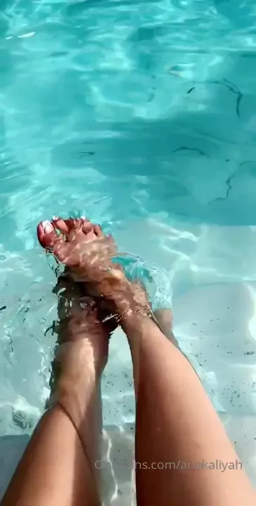 For my foot lovers this one for you how many of my subscribers r into 