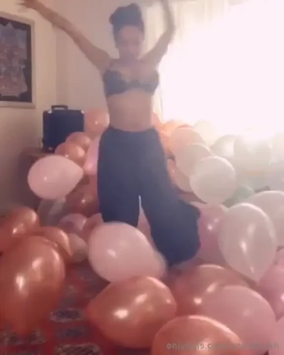 Who has a balloon popping fetish all votes are unanimous 