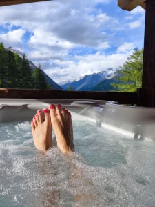 Can you resist these pretty feet and beautiful view