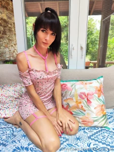 What do you feel whenever you see a pink color in front of you