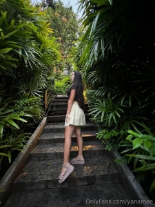 Feeling like a little girl who skip class whenever i wear skirts