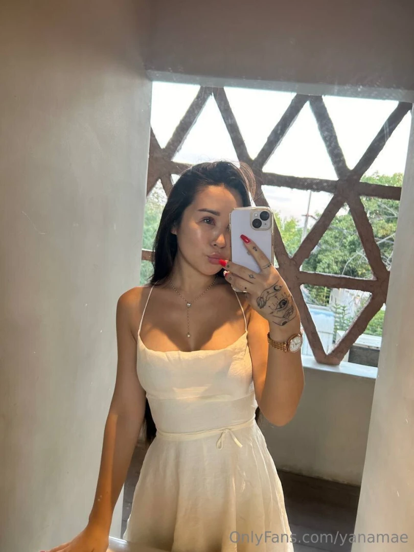 This short dress looks cute i look like ill be attending someone s 