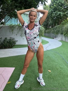 Strong bold and probably too fabulous for just a warm-up