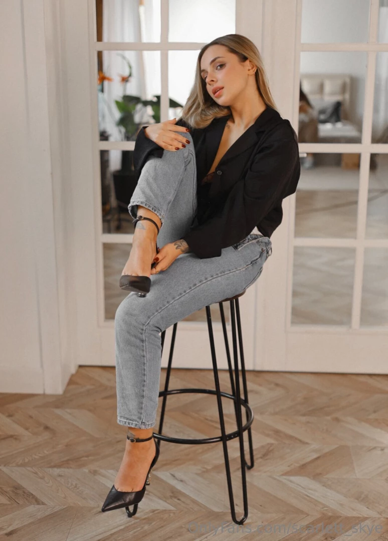 Hi dears do you like my legs but it s not just about looks is it true 