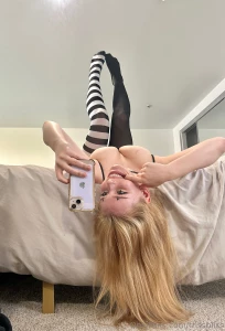 This image reminds me a little of the joker s mistress - harley quinn part 1