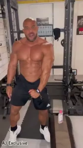 Im here to dominate you you will submit and worship my big muscles part 2