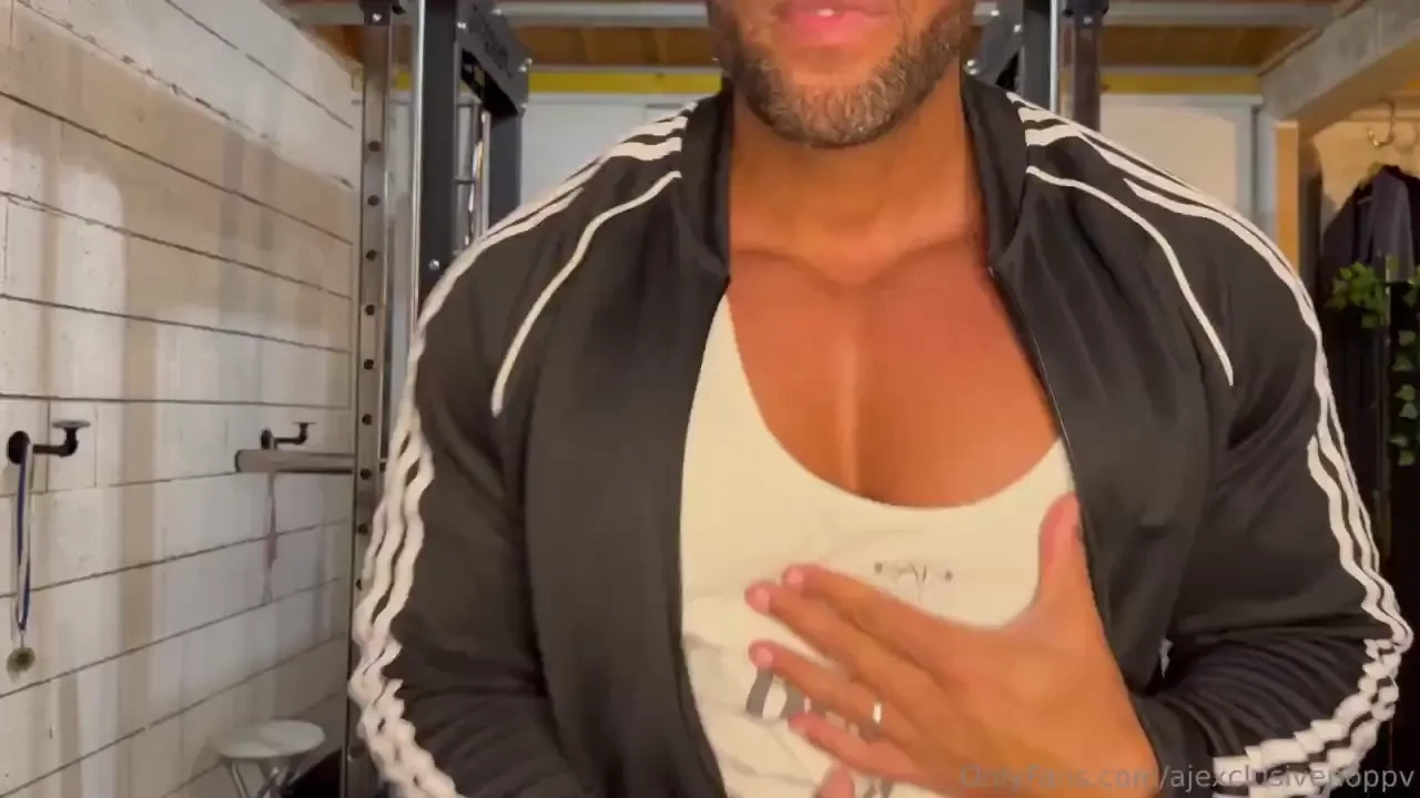 It s muscle worship day watch me flex my 110kg muscly body then strip 
