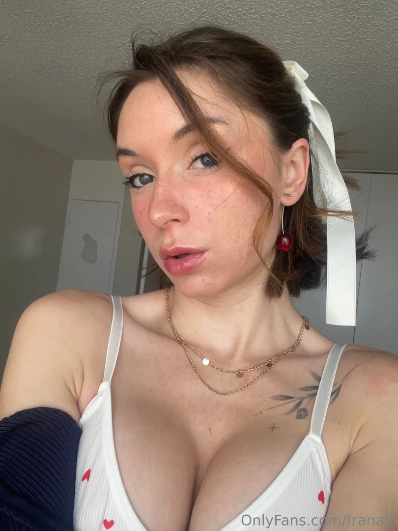 Do i look cute or sexy 