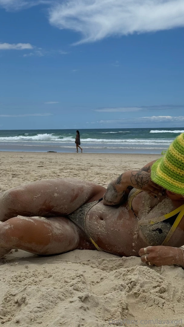 Spend the day at the beach with me 