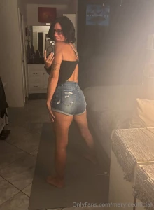 Wanna see what i do when no one s watching let s chat and i ll tell