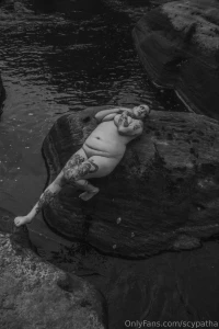 We love a good bnw photo part 5