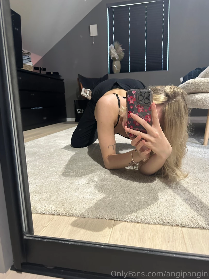 Who wants to pin me down and make out with me 