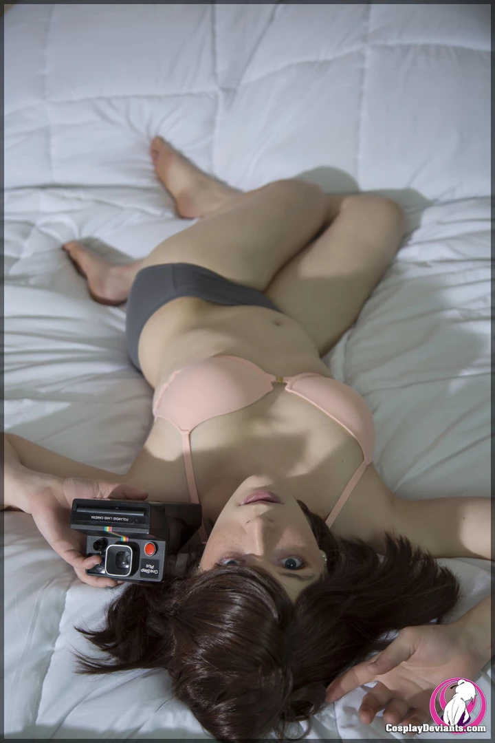 New life is strange game out today who s playing traveling through 