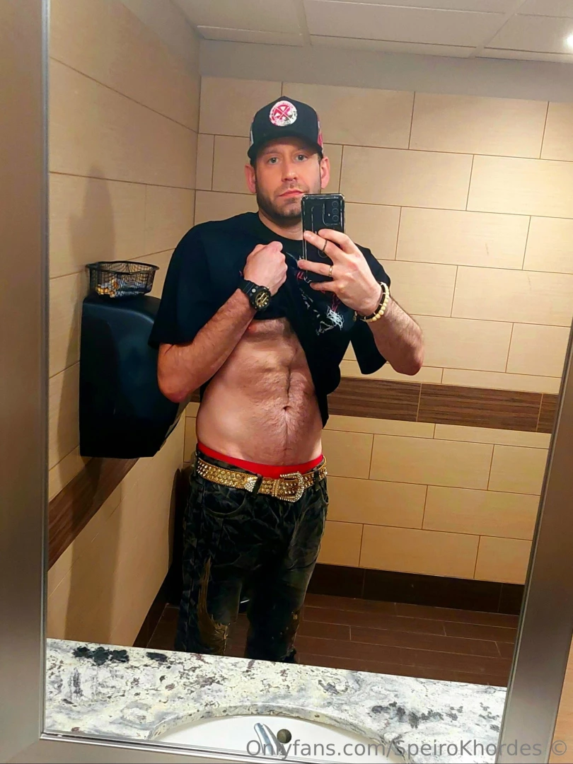 Are random bathroom selfies still ok here asking for a friend -sk- 