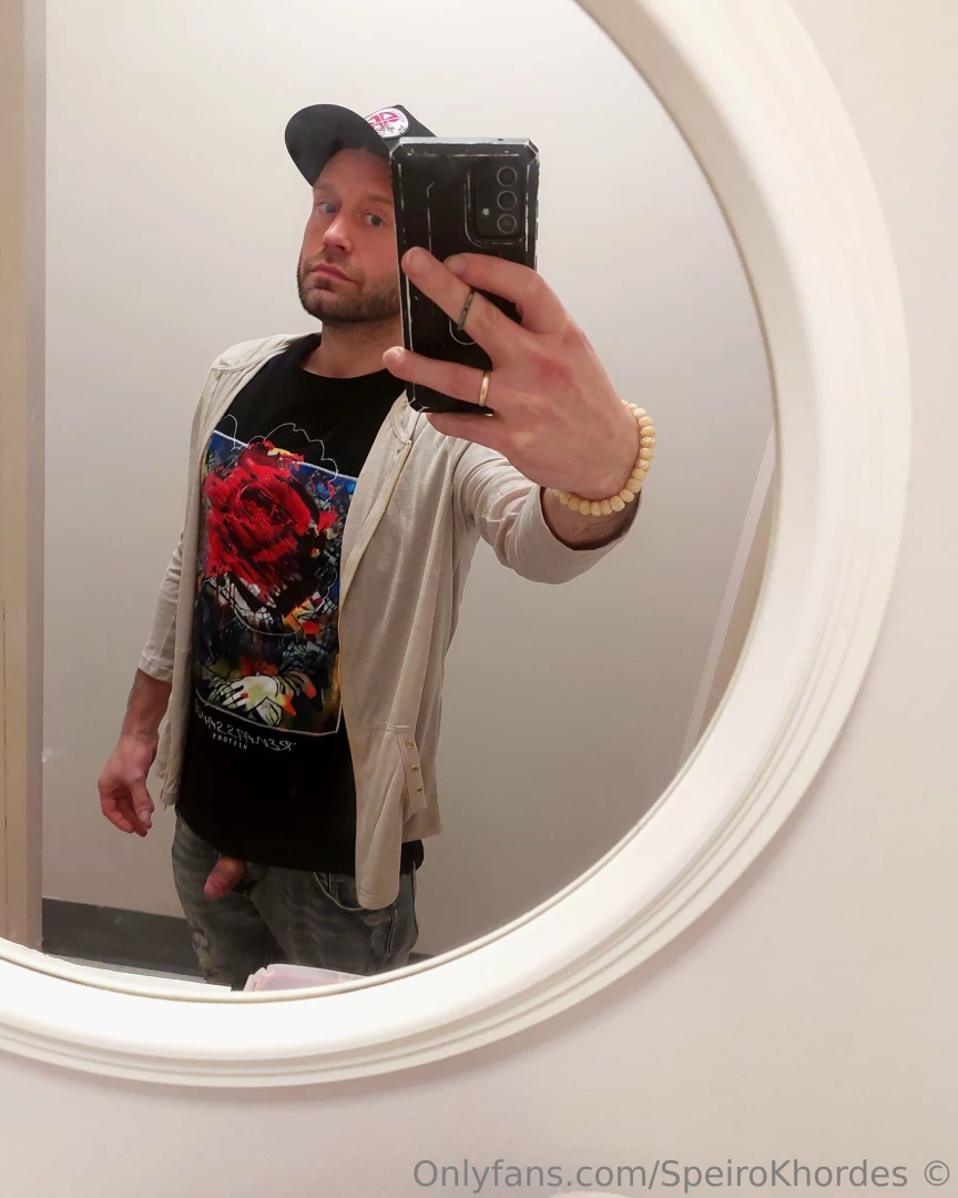 Ok you guys have spoken now y all got me takin random bathroom selfies 