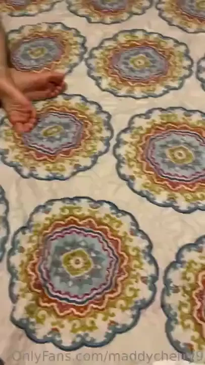 El chico del bar mientras dorm a me follo 