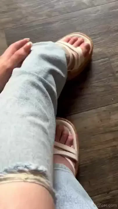 My feet smell so good sometines i just have to smell them put my nose 