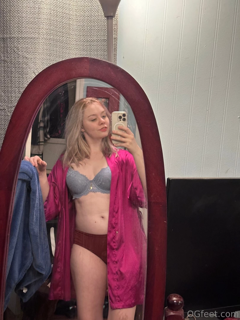 Titty tuesday check the dms for nipples hehe 