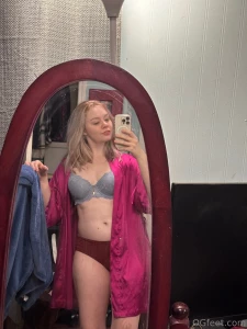 Titty tuesday check the dms for nipples hehe