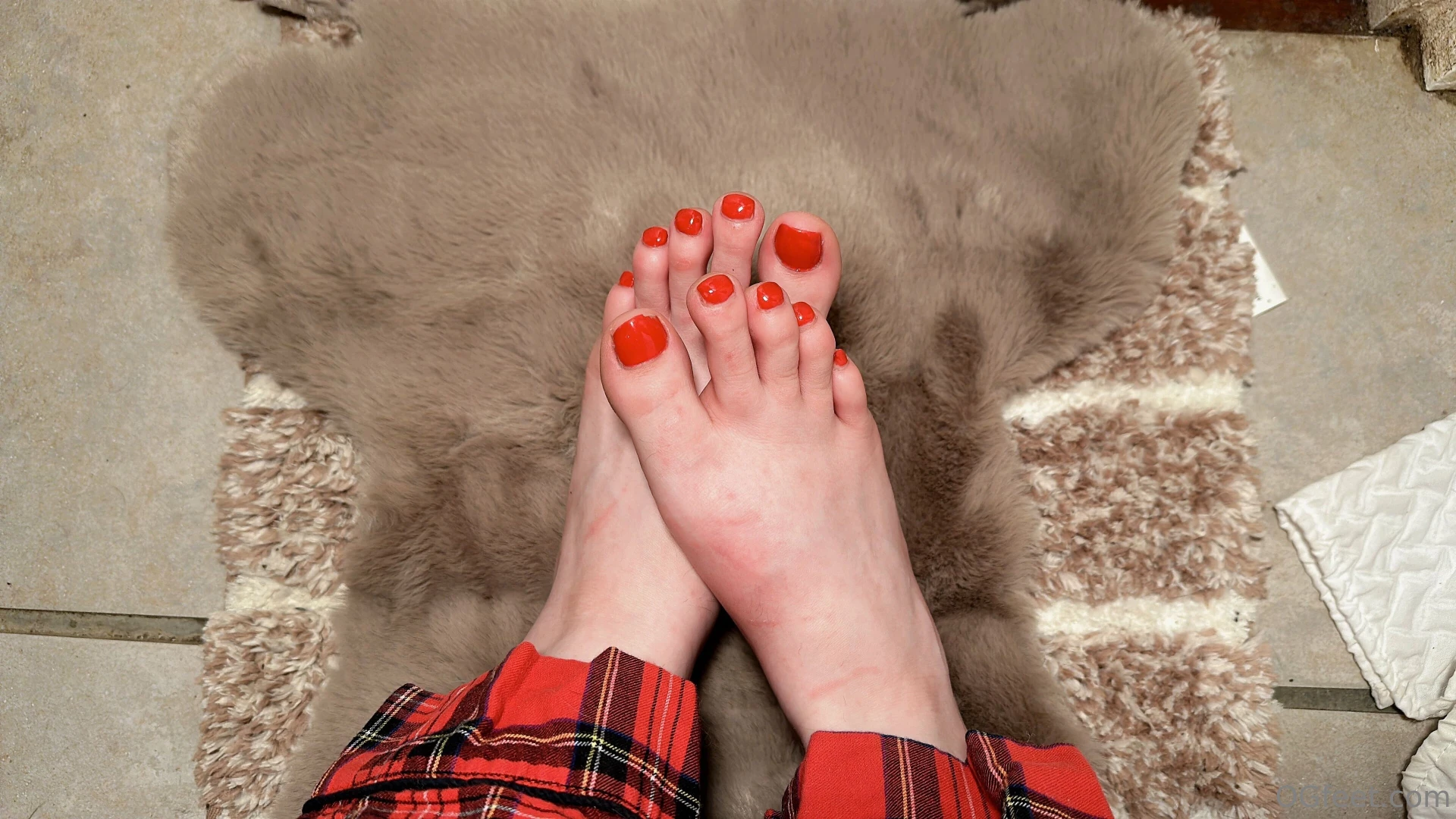 Red nails are the sexiest 