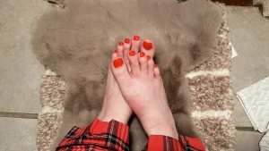 Red nails are the sexiest