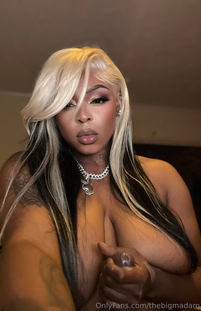 Wanna see my pretty dick nut fireworks i send free explicit videos to 