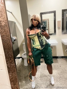 Remind me to stop eating oysters in public i forgot they were