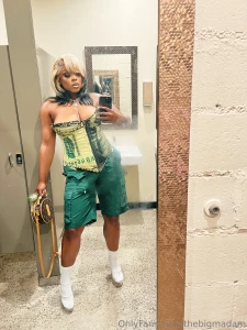 Remind me to stop eating oysters in public i forgot they were part 1