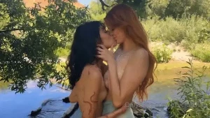 I love being bisexual amp kissing beautiful girls like valeriamars