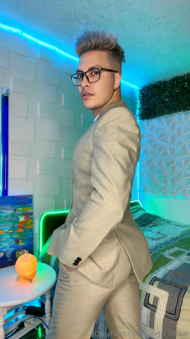 Tell me your fantasy i can make it come true 