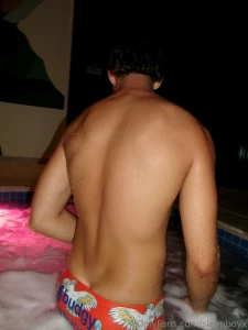 These budgy smugglers are so tight they squeeze my ass cheeks together part 3