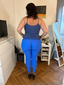 Electric blue leggings i m pulling them down showing my ass hole in my
