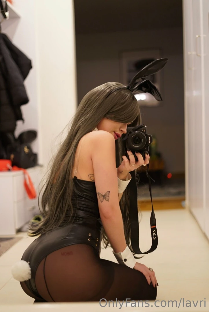 How about a hot bunny for you in my feed 