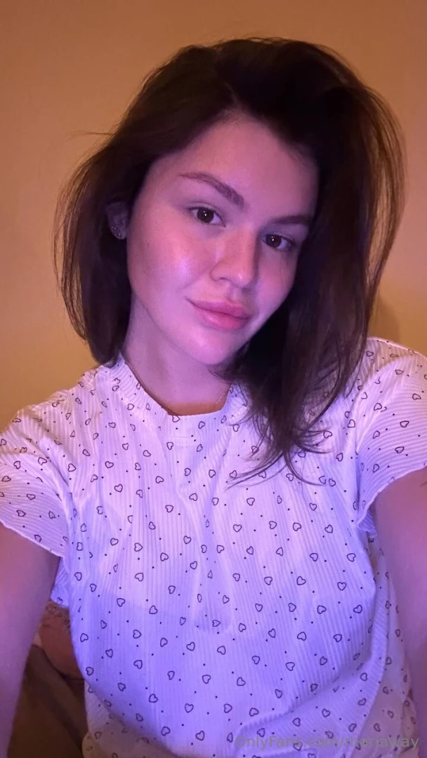 A girl s real beauty is revealed when she s not wearing makeup 