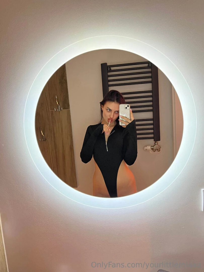 I will suck you like this lollipop can you handel this 