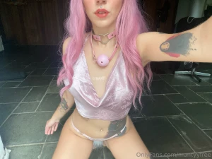 Kneeling ready for you babe