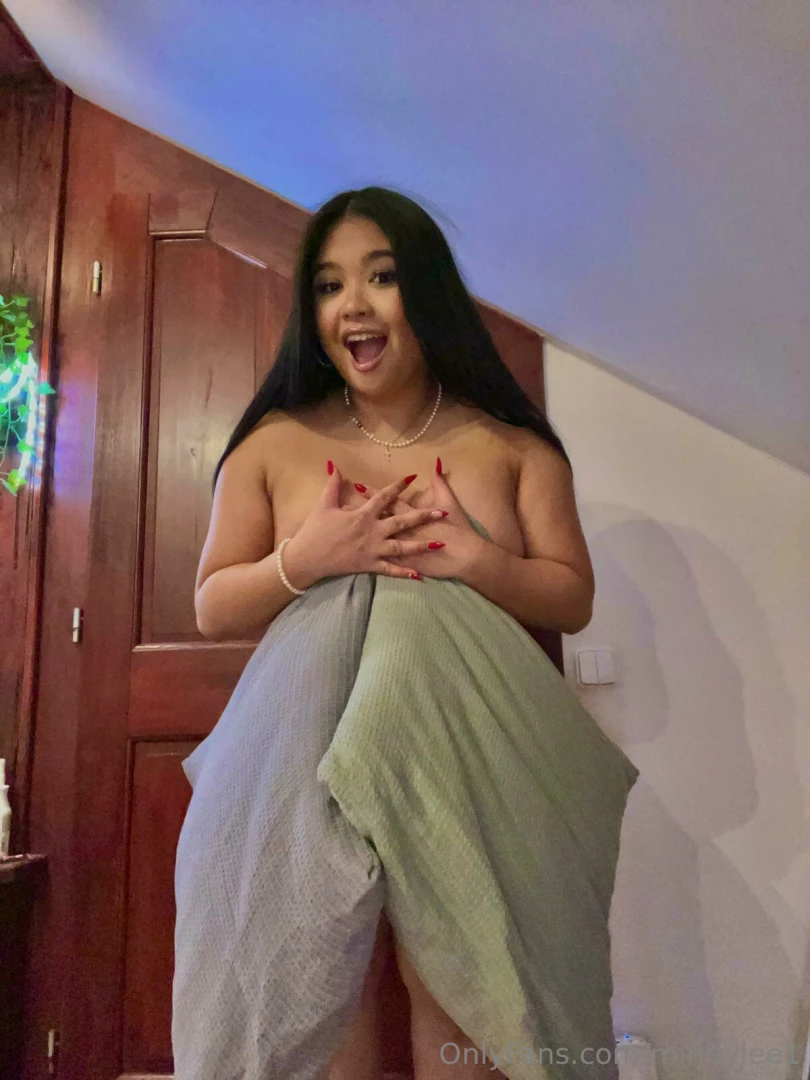 Let s play a pillow fight naked of course 