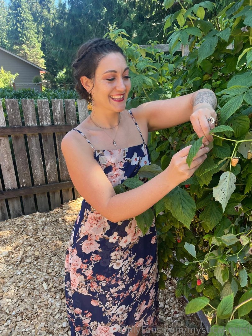 The bride s mom had a beautiful raspberry patch that we got to pick part 1 