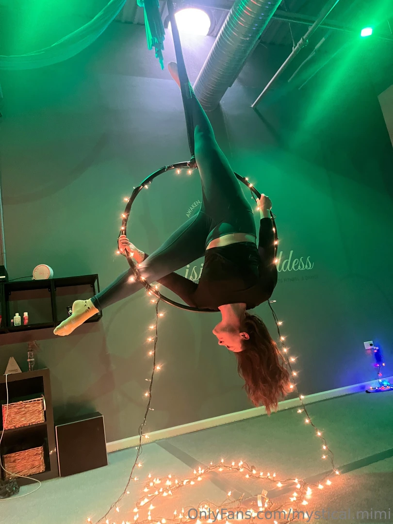 Don t forget to join me today 2pm cst for some holiday hoop flows 