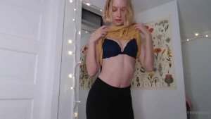 I like dancing and stripping even though i look a lil dumb