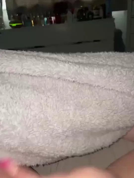 Sound on for some serious pussy squelches 