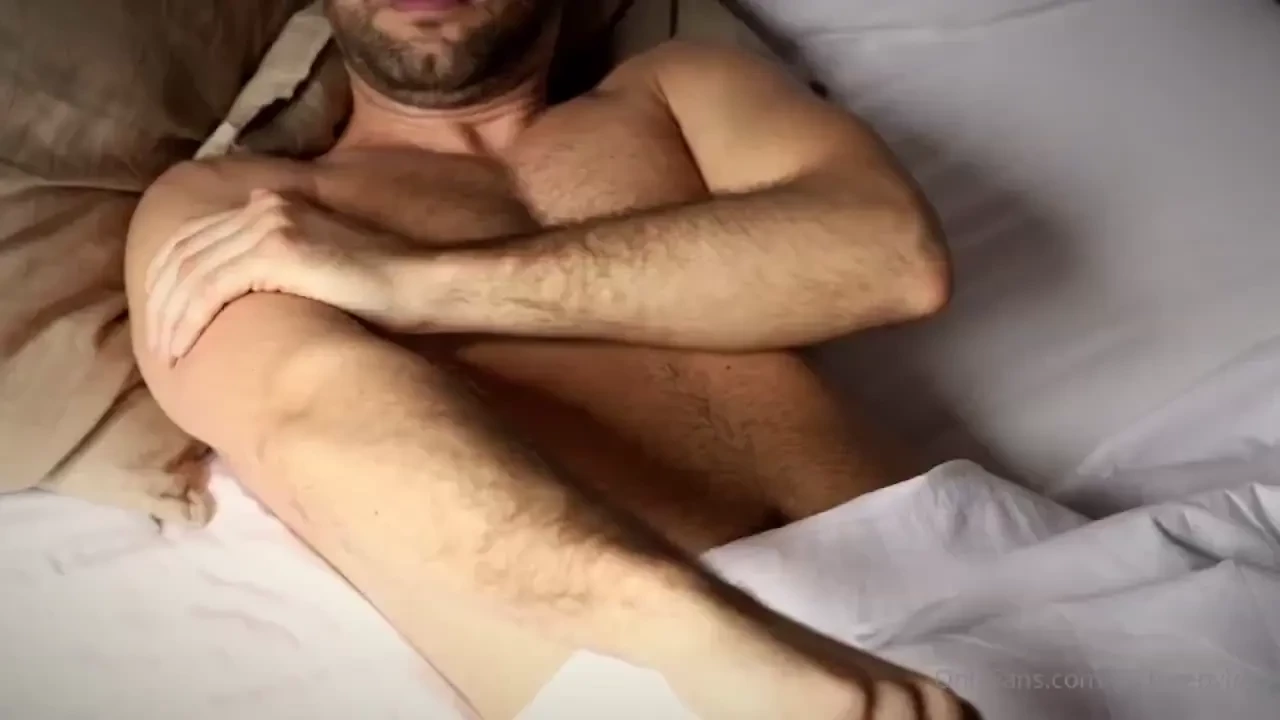 Backstage video - in bed with davide 