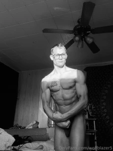 Hit the dms for live shows and custom content