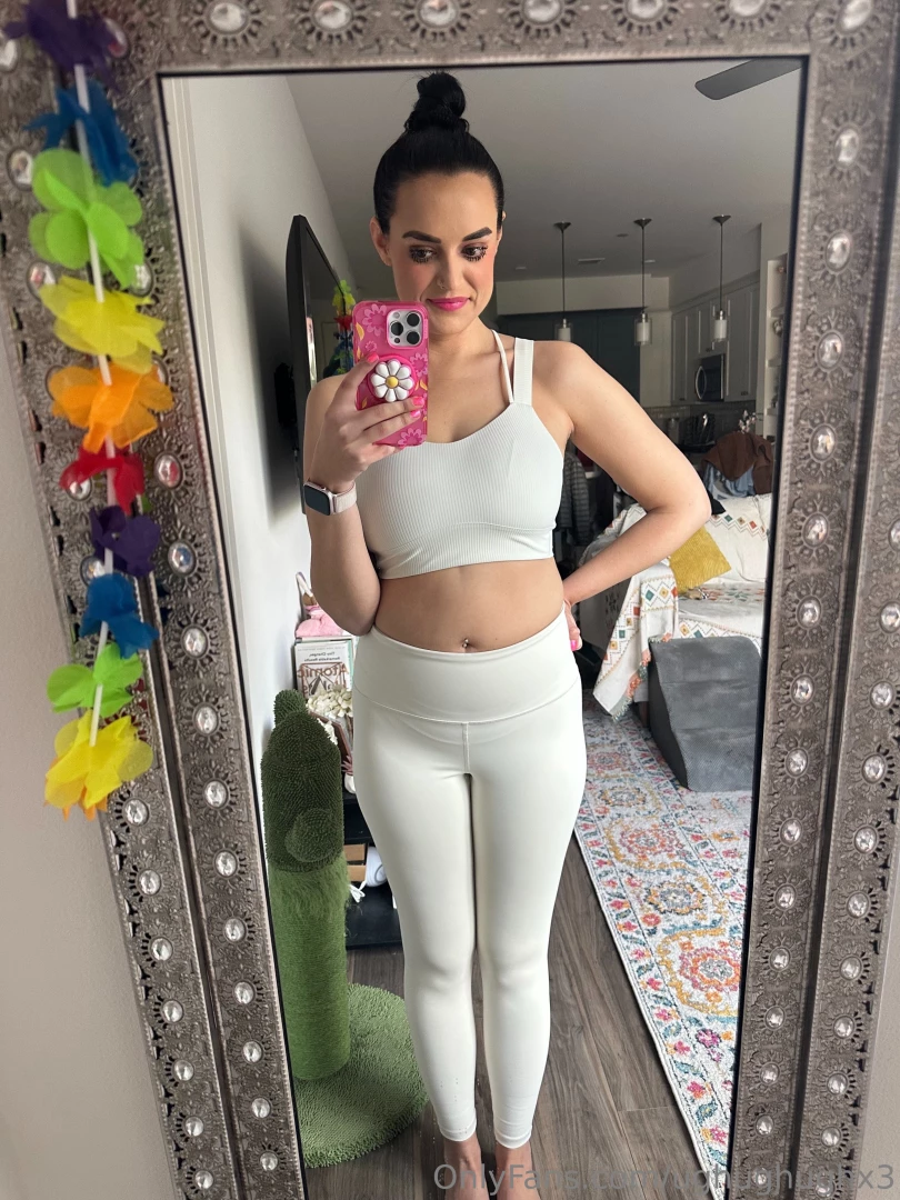 Do you wanna see what s under also bone is my favorite lulu color 